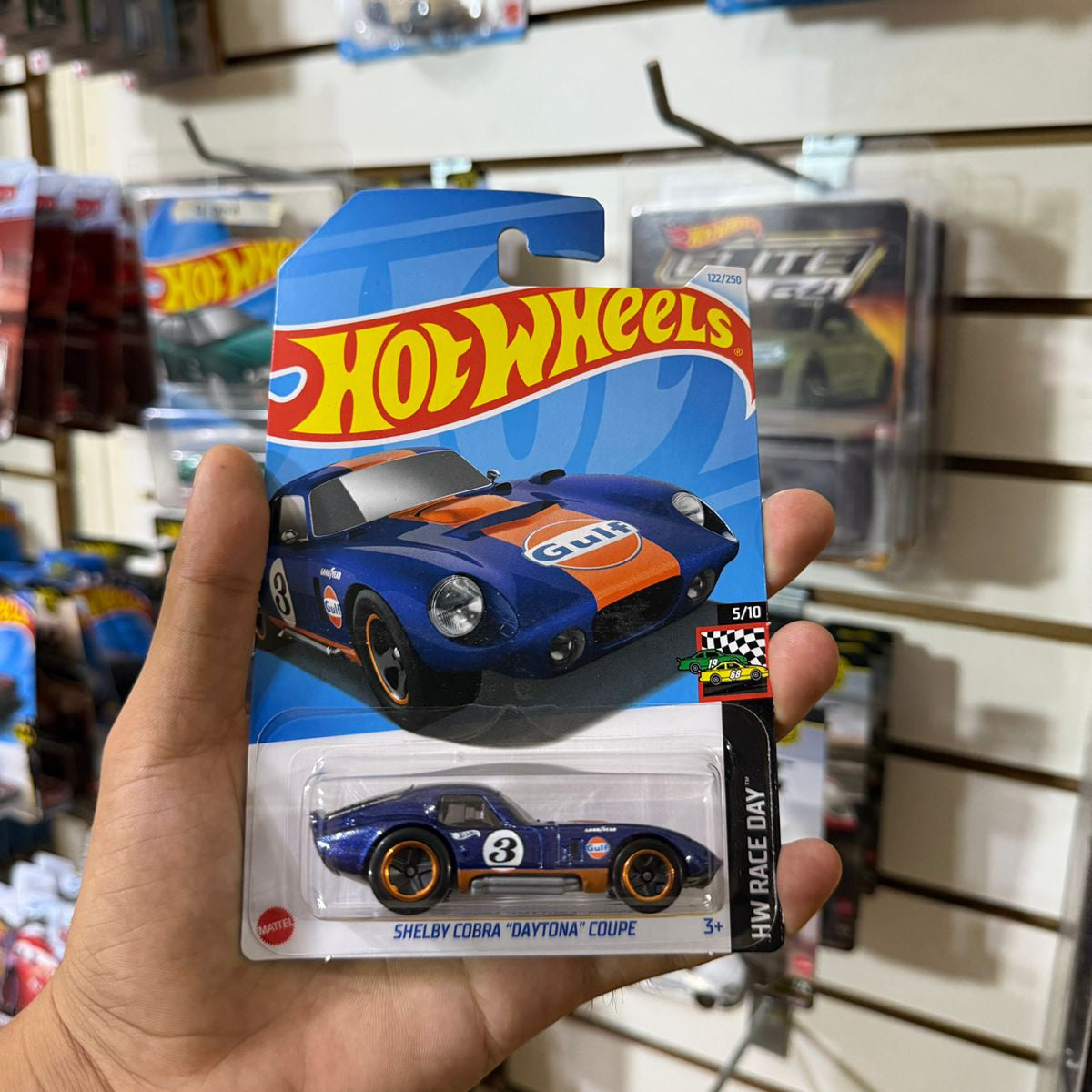 HW Básico Shelby Cobra Daytona Coupe