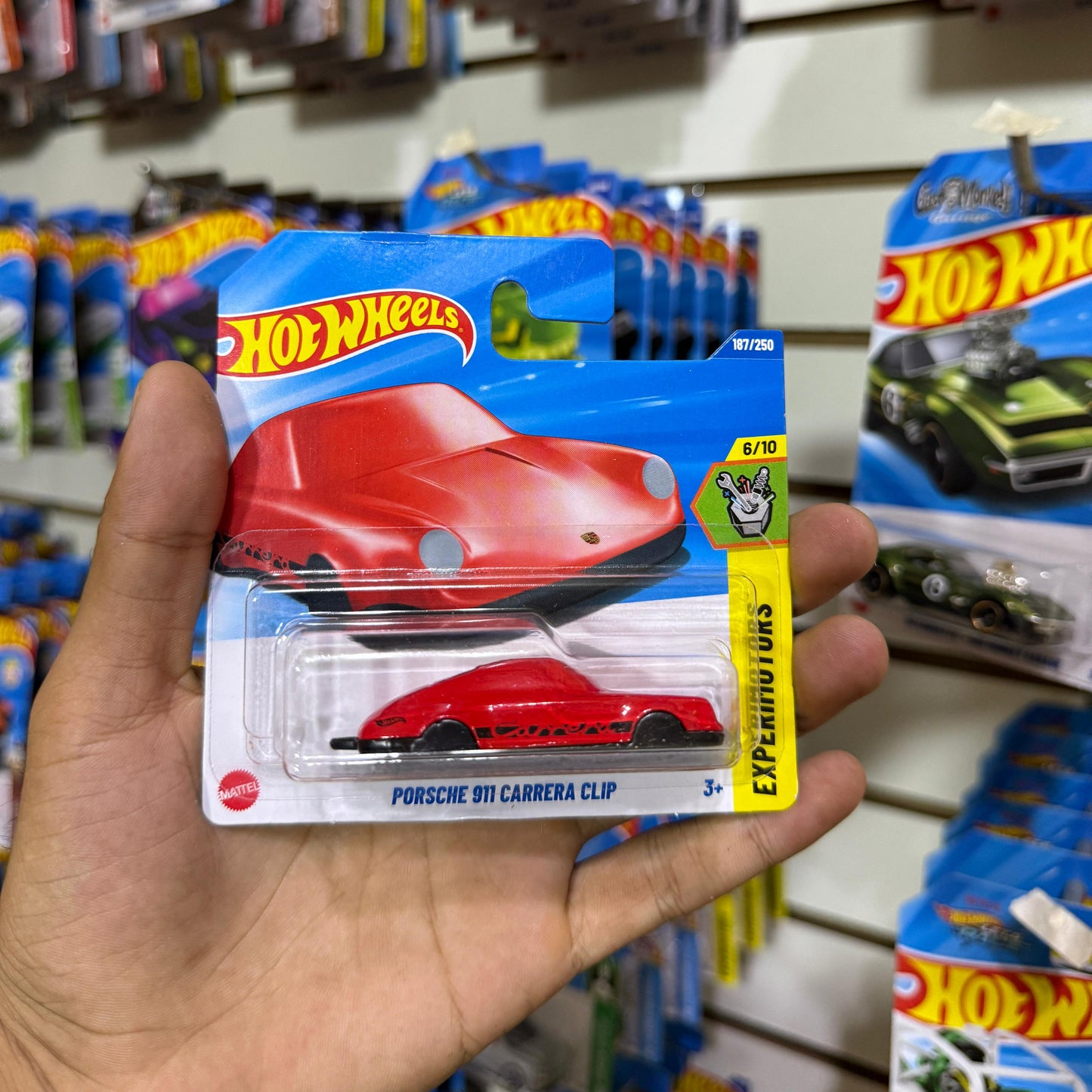 HW Básico Porsche 911 Carrera Clip