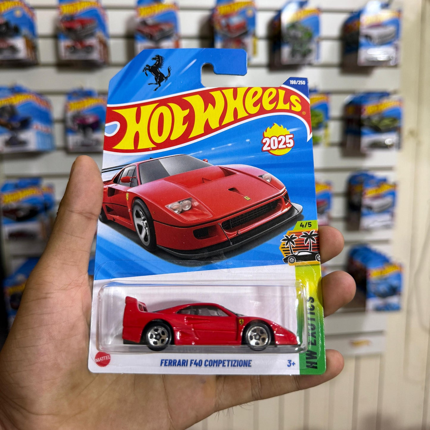 HW Básico Ferrari F40 Competizione - Incluye protector