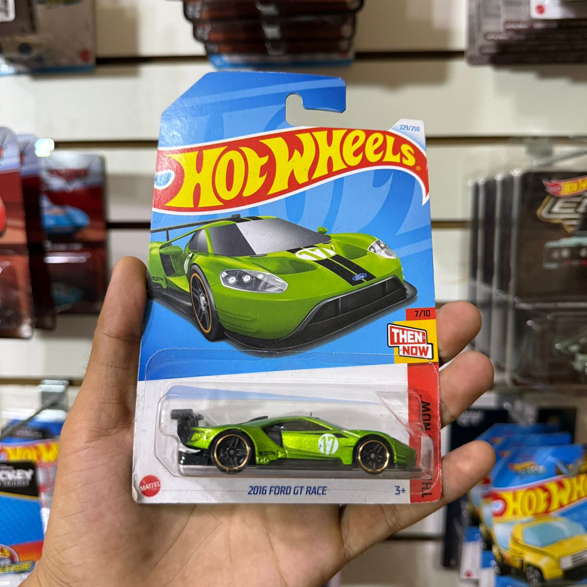 HW Básico 2016 Ford Gt Race - Tarjeta dañada