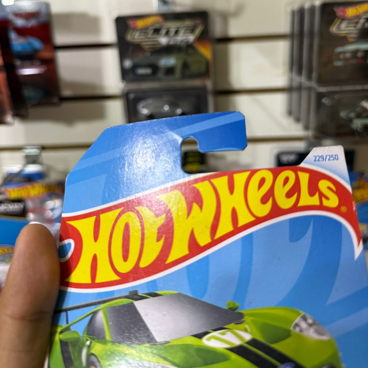 HW Básico 2016 Ford Gt Race - Tarjeta dañada