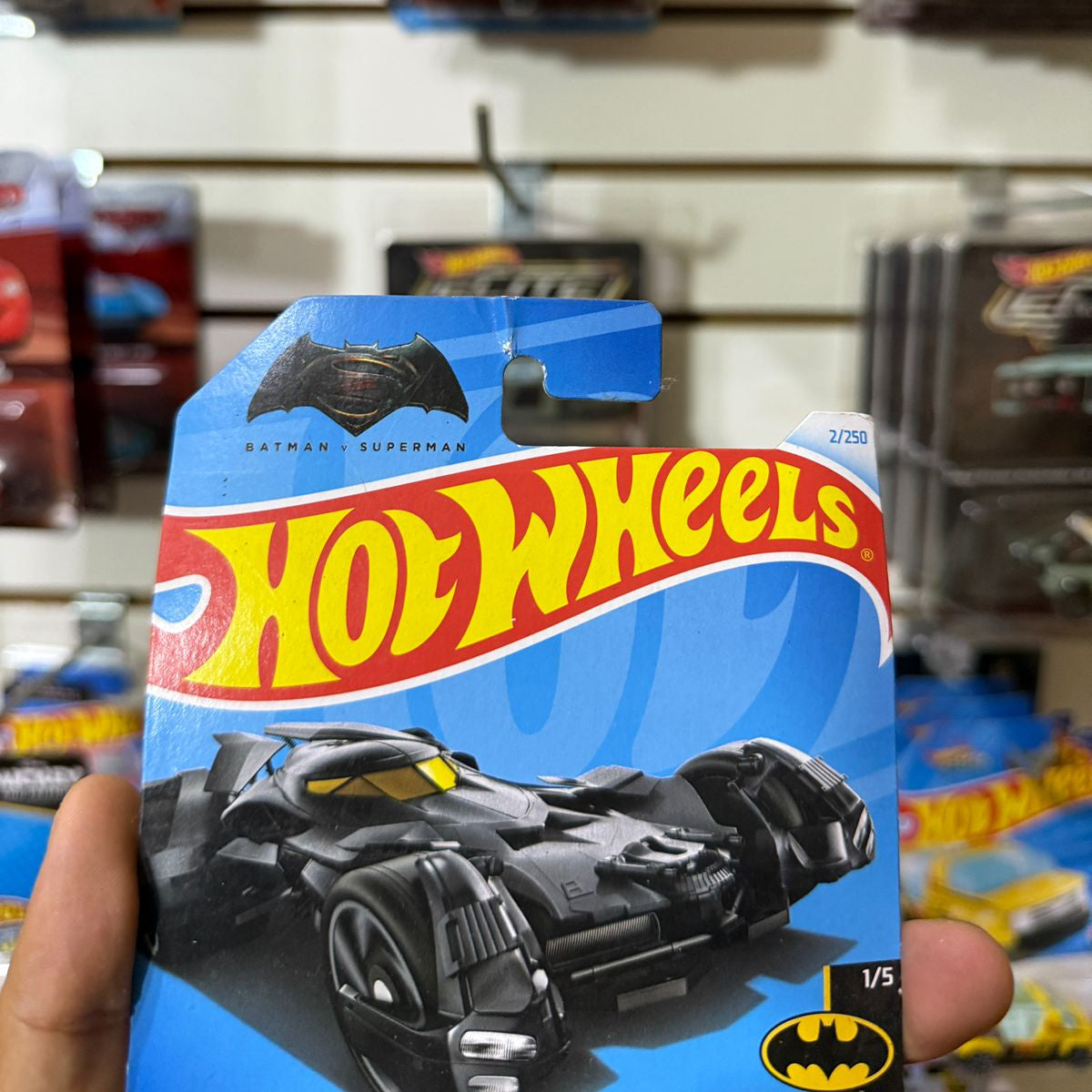 HW Básico Batmobile - Tarjeta dañada