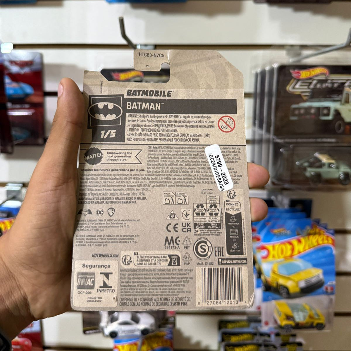 HW Básico Batmobile - Tarjeta dañada