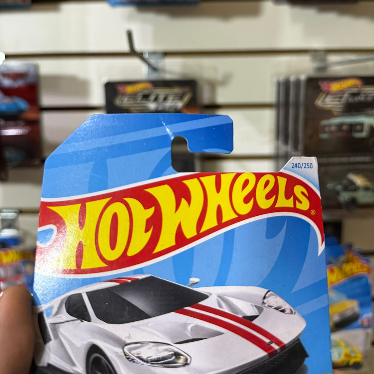 HW Básico 17' Ford Gt - Tarjeta dañada