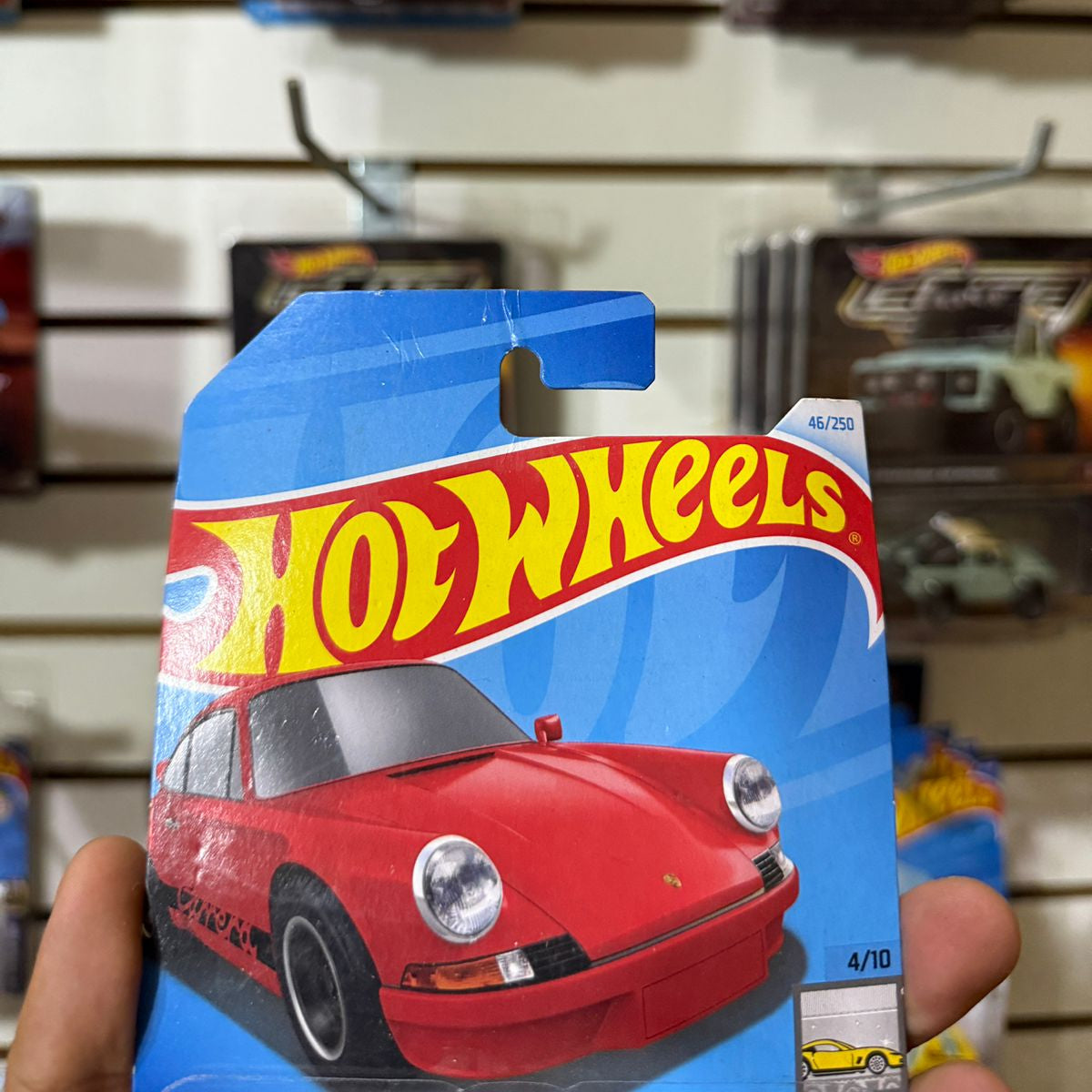 HW Básico Porsche 911 Carrera Rs 2.7 Rojo - Tarjeta dañada