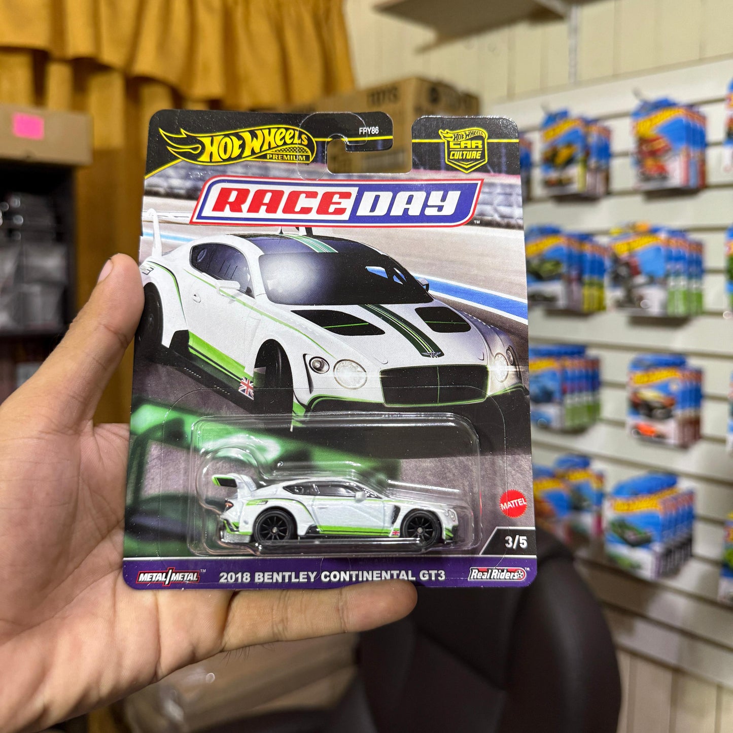 Hot Wheels 2024 Race Day 2018 Bentley Continental GT3 con llantas de goma