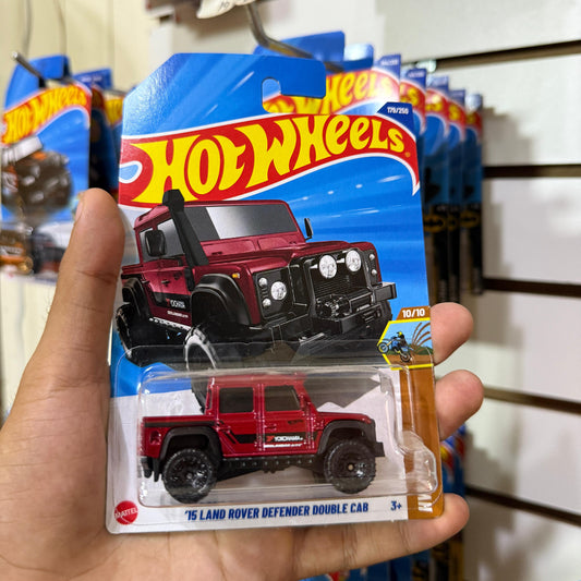 HW Básico 15' Land Rover Defender Double Cab