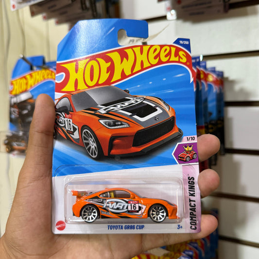 HW Básico Toyota GR86 Cup Anaranjado