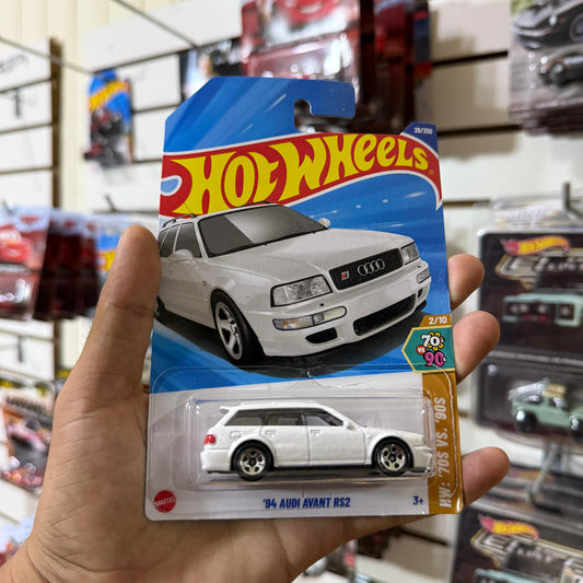 HW Básico 94' Audi Avant Rs2