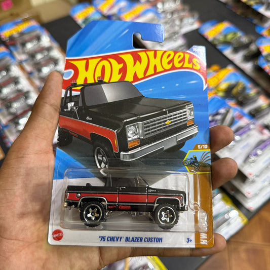 HW Básico 75' Chevy Blazer Custom