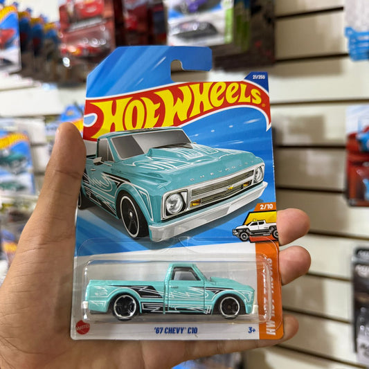 HW Básico 67' Chevy C10 - Celeste