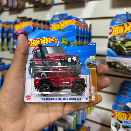 HW Básico 15' Land Rover Defender Double Cab