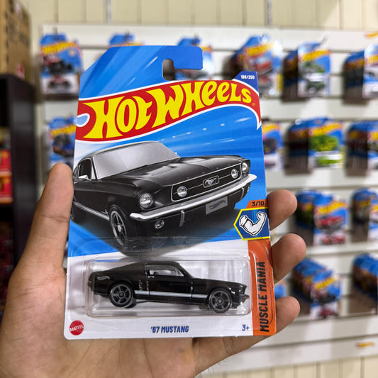 HW Básico 67´ Mustang