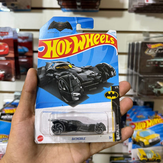 HW Básico Batmobile - Tarjeta dañada