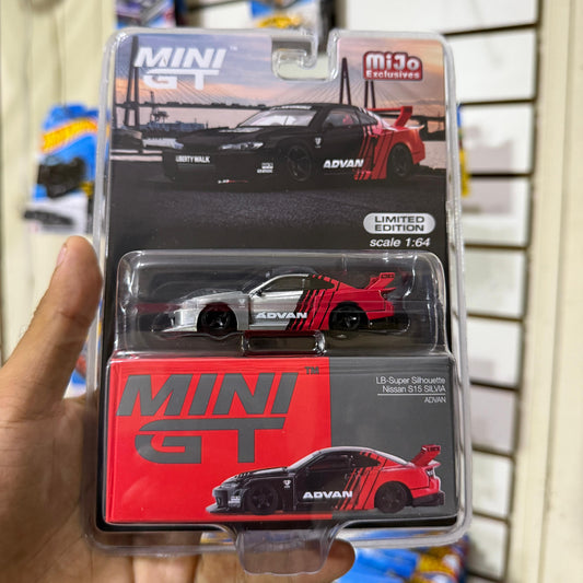 (Chase) Mini GT 1:64 Nissan LB-Super Silhouette S15 Silvia Advan