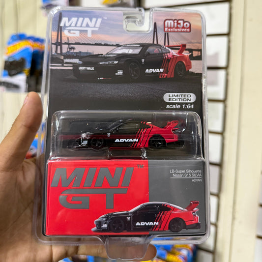 Mini GT 1:64 Nissan LB-Super Silhouette S15 Silvia Advan